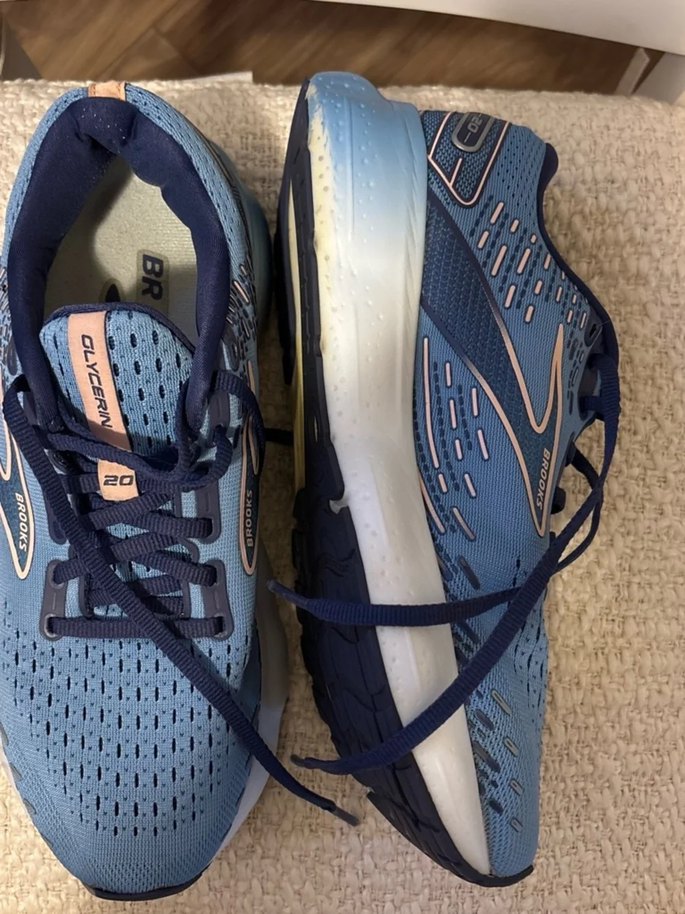 Brooks Men's Glycerin 20 Running Shoes - Light Blue & Navy with Pink Accents